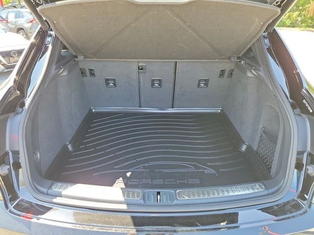 2023 Porsche Macan - Image 8 of 19