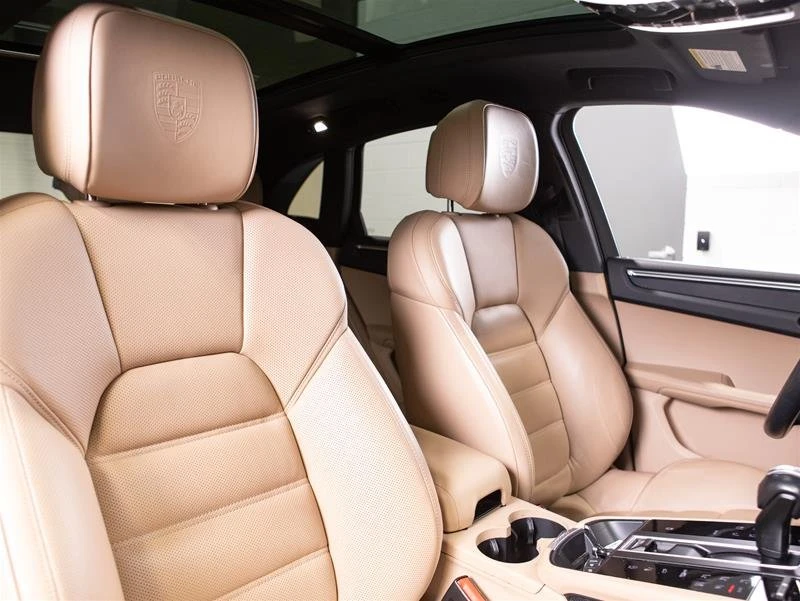 2023 Porsche Macan - Image 8 of 10