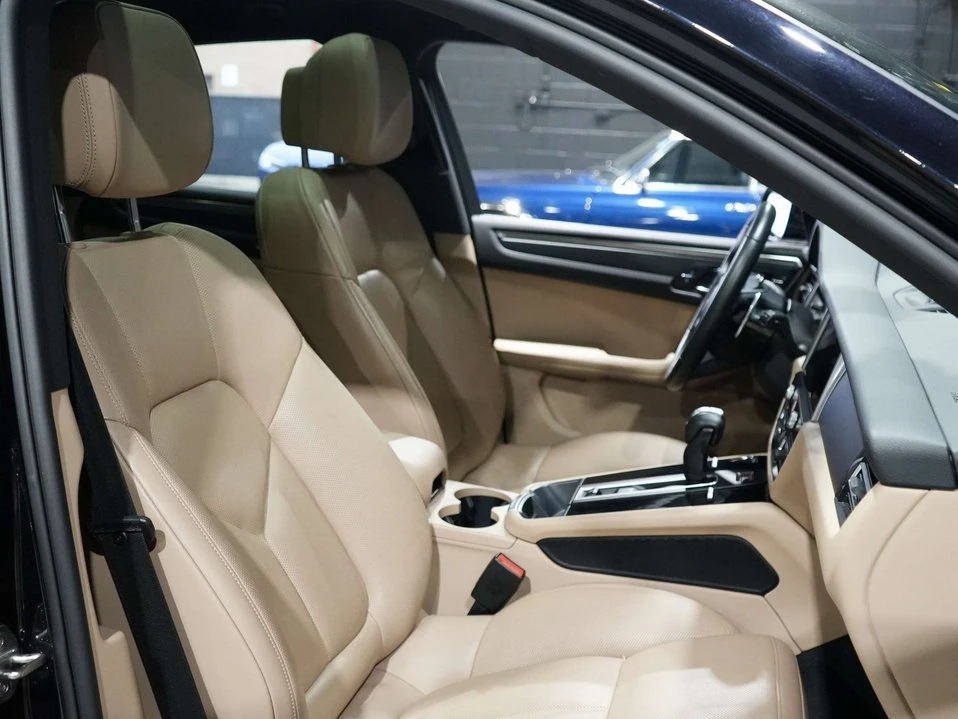 2023 Porsche Macan T - Image 15 of 20