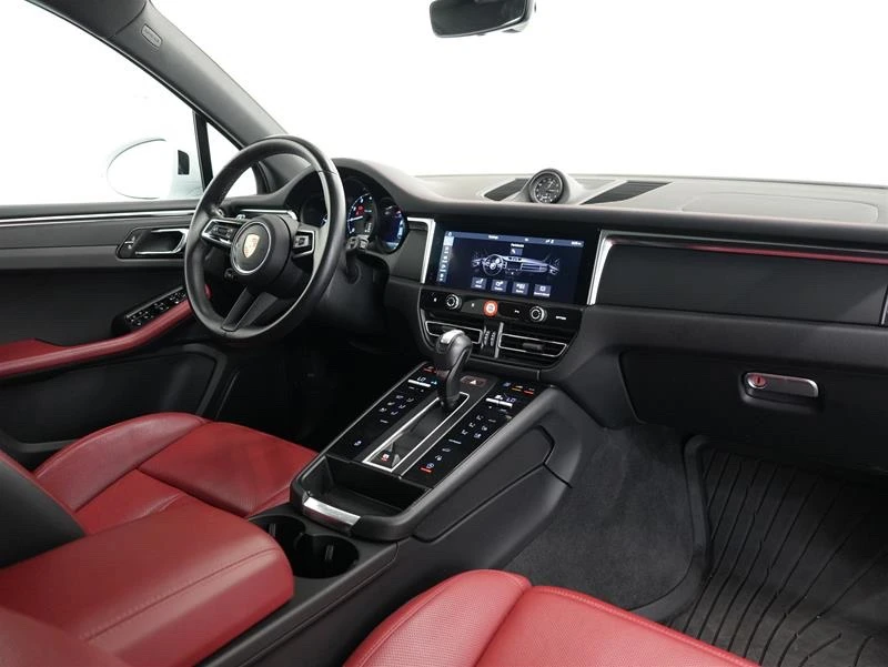 2023 Porsche Macan - Image 17 of 18