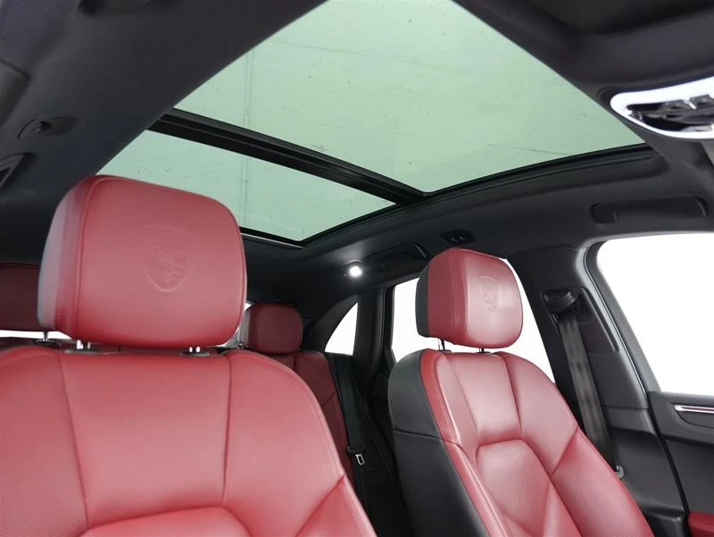2023 Porsche Macan - Image 16 of 18