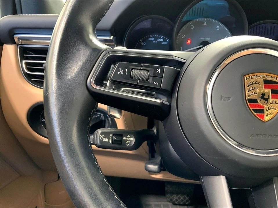 2023 Porsche Macan - Image 15 of 20