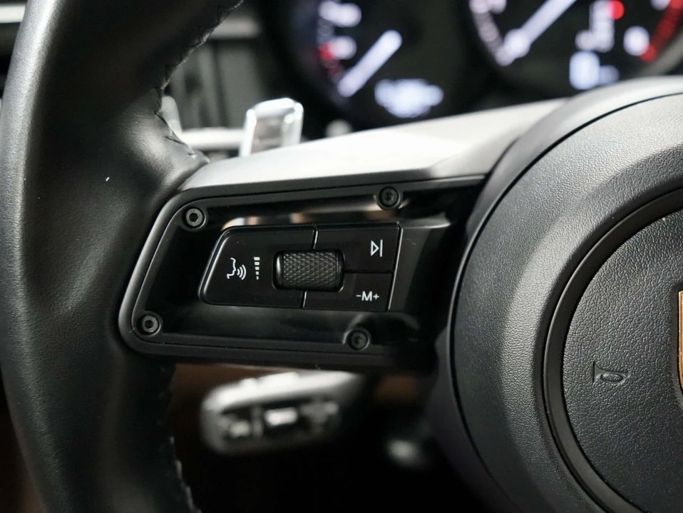 2023 Porsche Macan T - Image 18 of 20