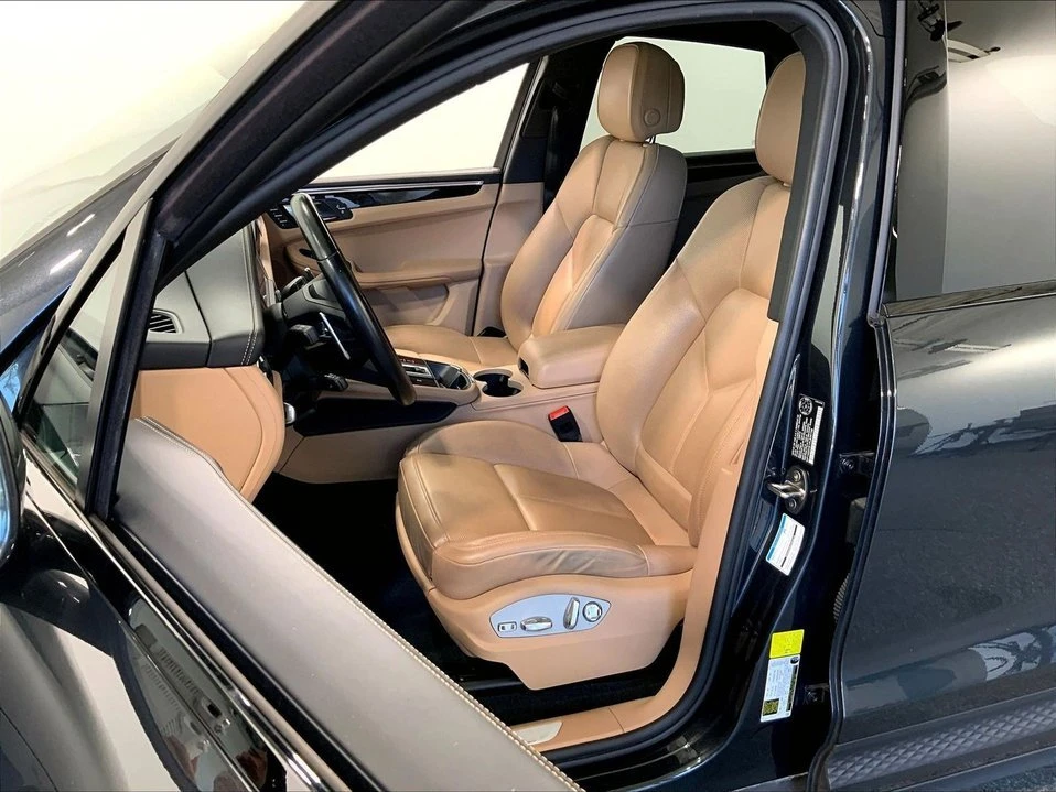 2023 Porsche Macan - Image 10 of 20