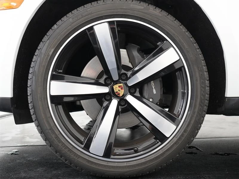 2023 Porsche Macan - Image 9 of 18