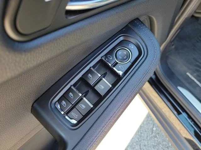 2023 Porsche Macan - Image 18 of 19
