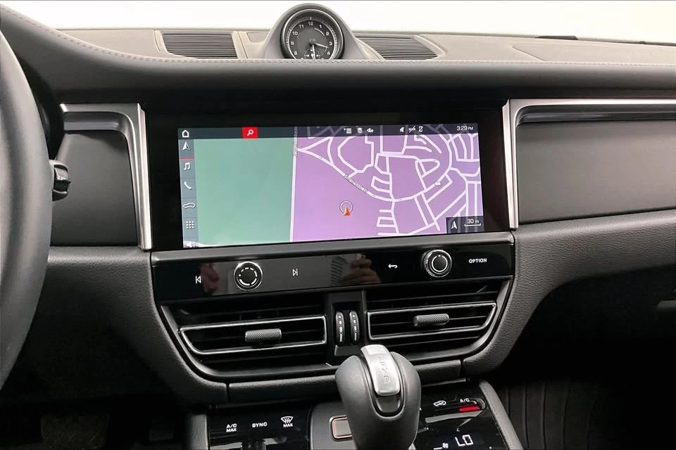 2023 Porsche Macan - Image 10 of 19