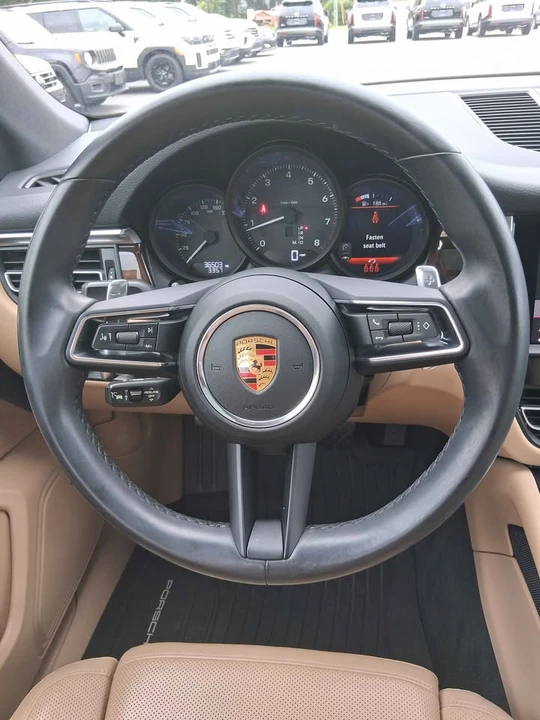 2023 Porsche Macan - Image 10 of 12