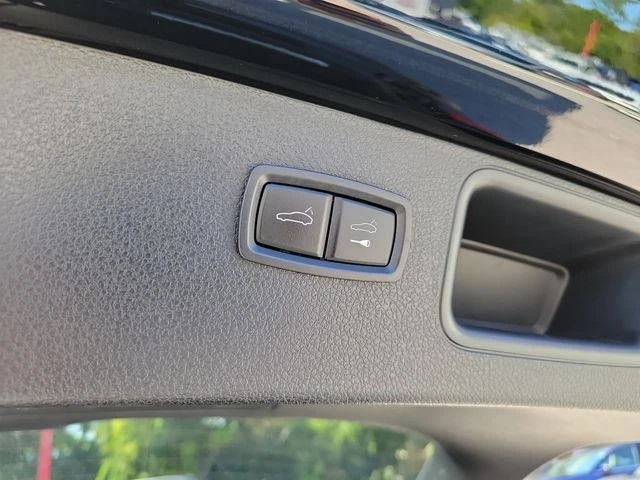2023 Porsche Macan - Image 9 of 19