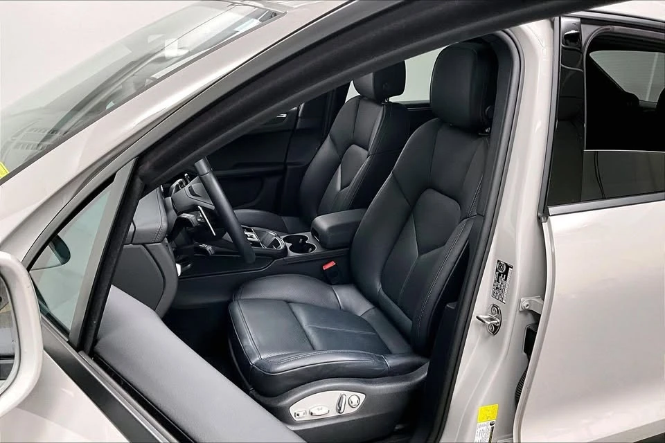 2023 Porsche Macan - Image 7 of 19
