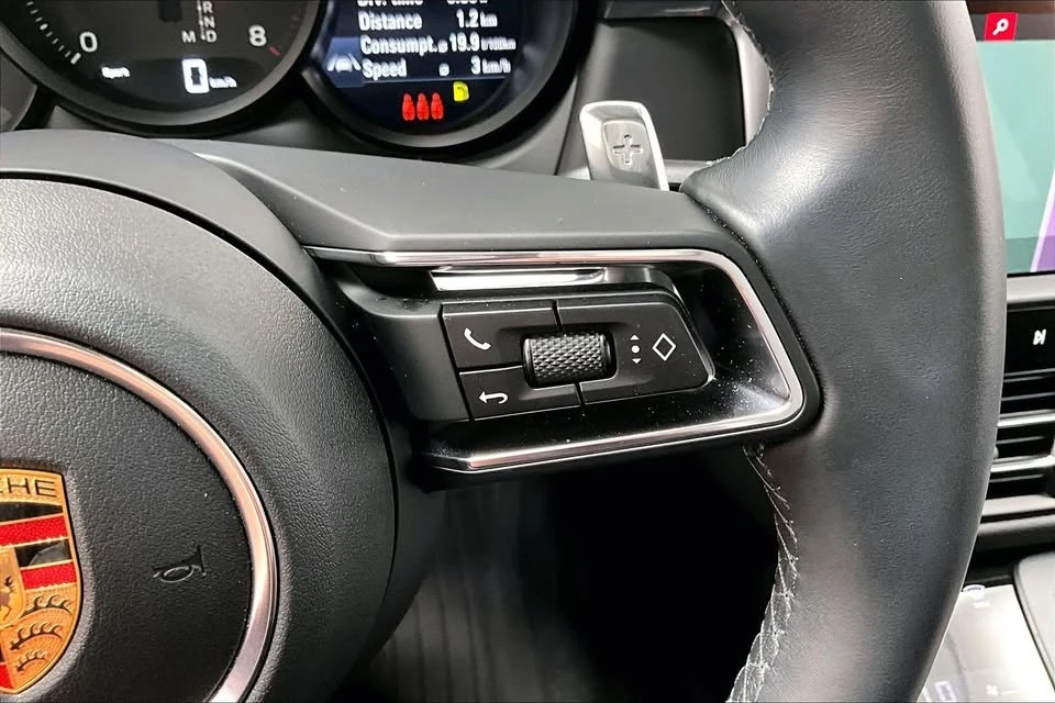 2023 Porsche Macan - Image 16 of 19