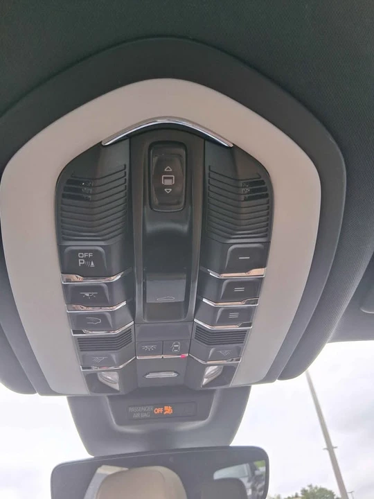 2023 Porsche Macan - Image 11 of 12