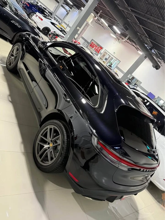 2023 Porsche Macan - Image 3 of 6
