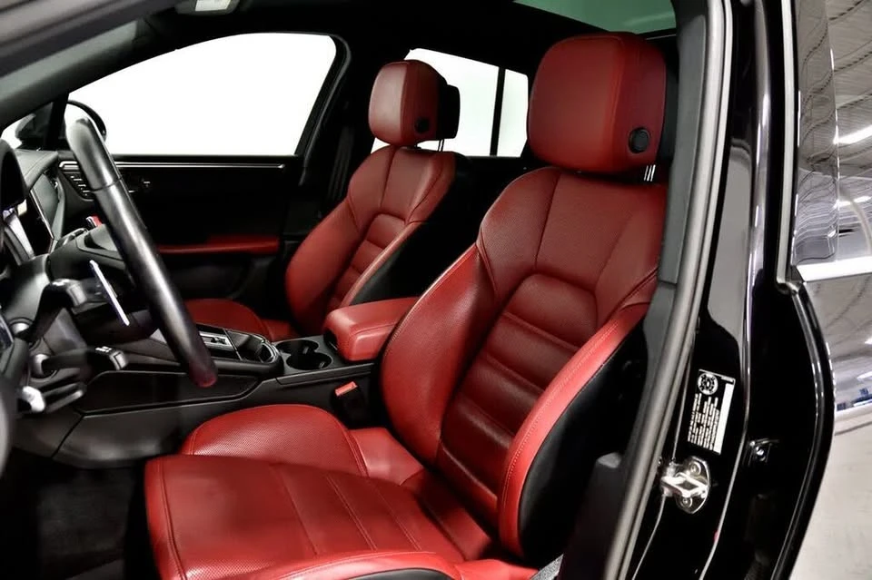 2023 Porsche Macan - Image 15 of 20