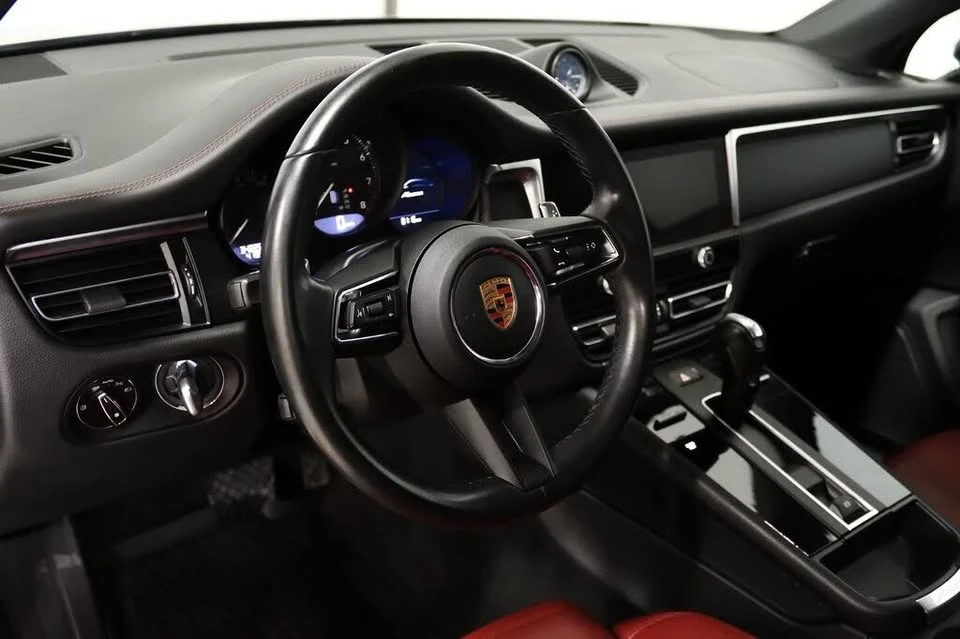 2023 Porsche Macan - Image 11 of 20