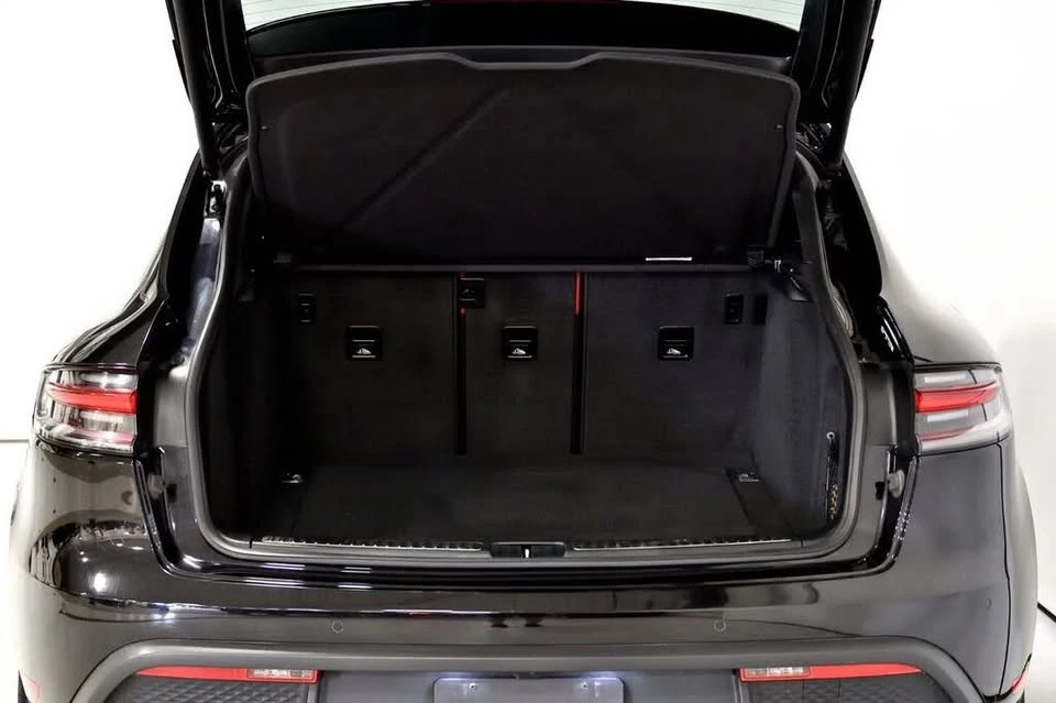 2023 Porsche Macan - Image 10 of 20