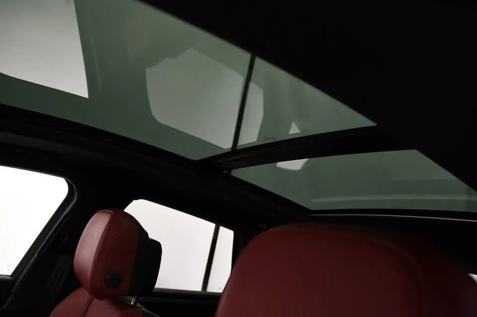 2023 Porsche Macan - Image 17 of 20
