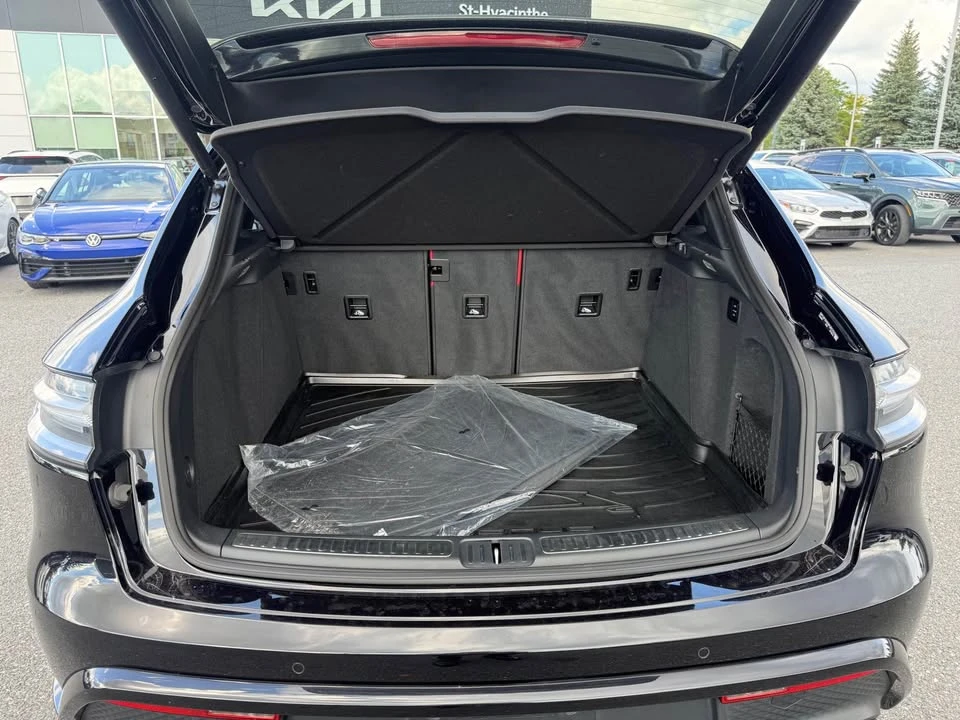 2023 Porsche Macan - Image 7 of 13