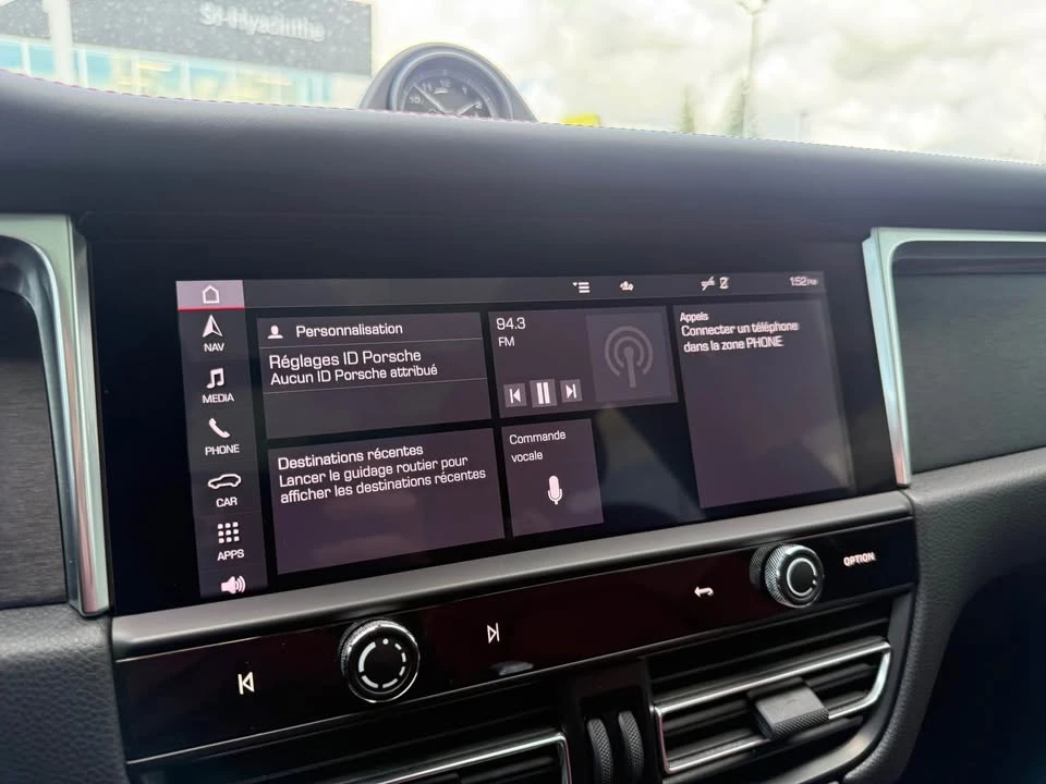 2023 Porsche Macan - Image 12 of 13