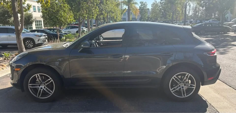 2023 Porsche Macan - Image 2 of 12