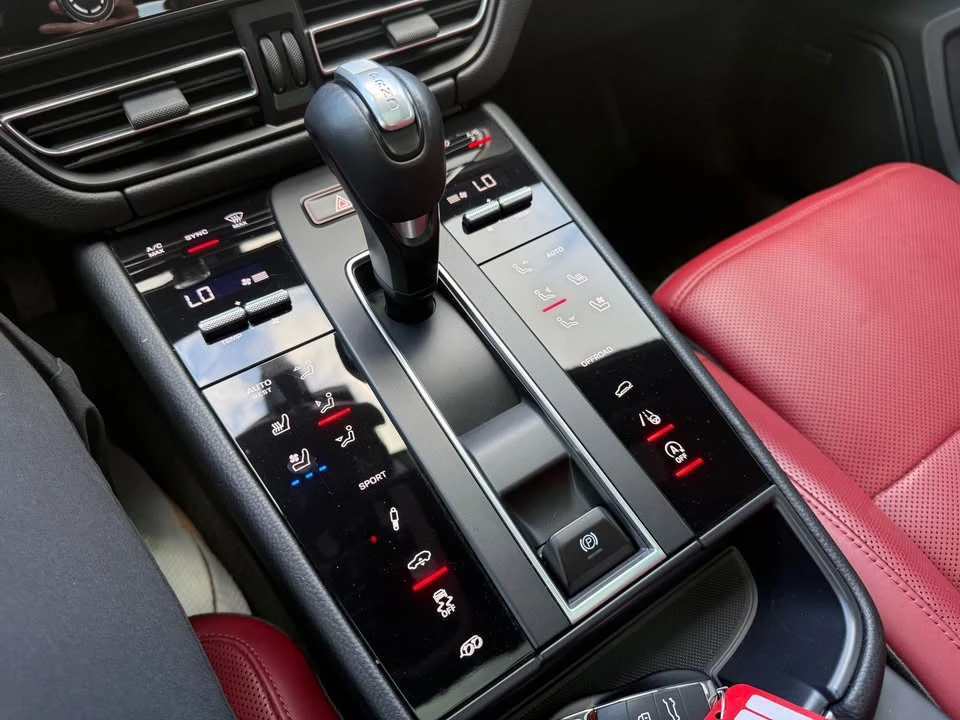 2023 Porsche Macan - Image 11 of 13