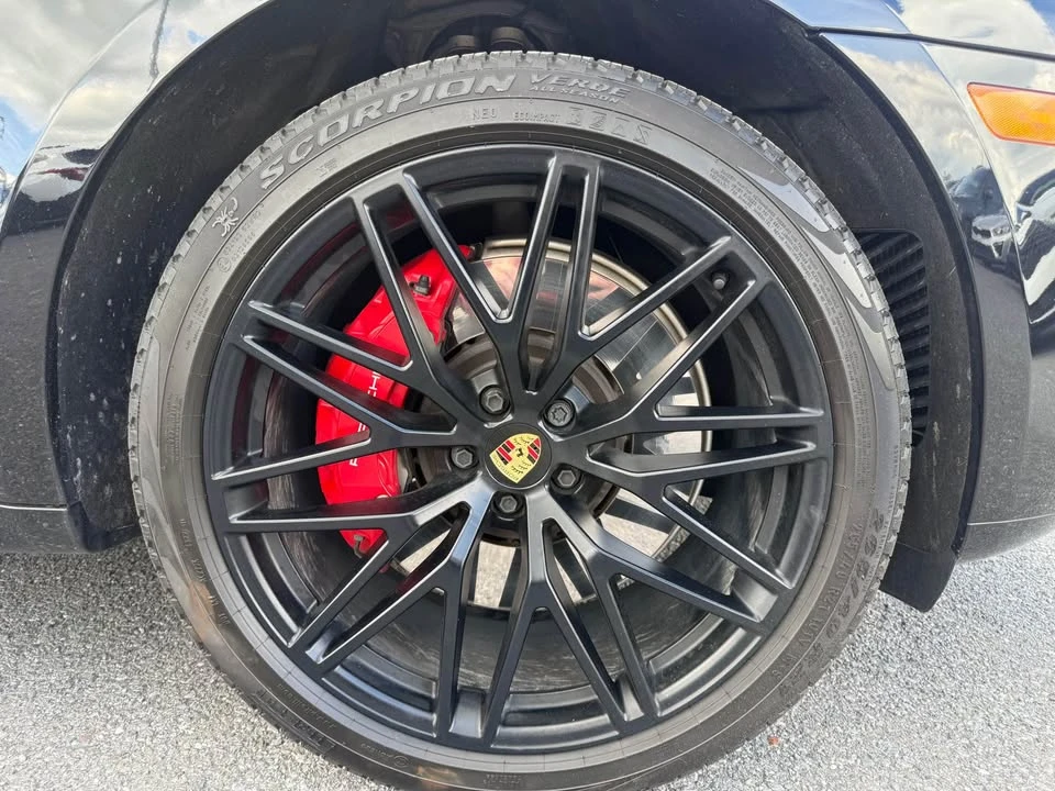 2023 Porsche Macan - Image 5 of 13