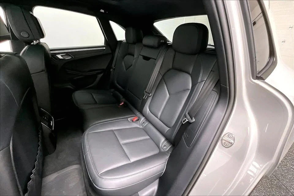 2023 Porsche Macan - Image 13 of 19