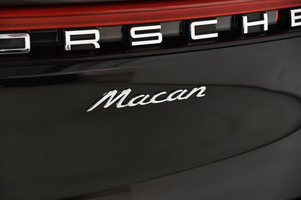 2023 Porsche Macan - Image 9 of 20