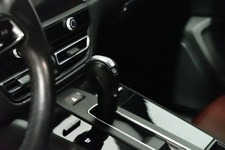 2023 Porsche Macan - Image 12 of 20