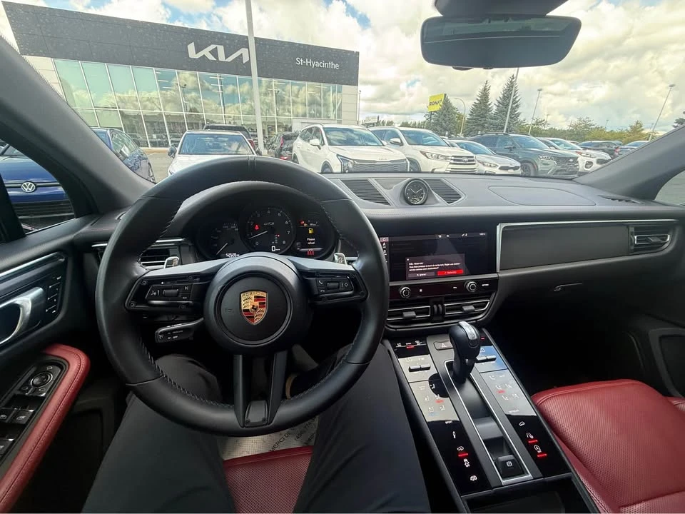 2023 Porsche Macan - Image 10 of 13