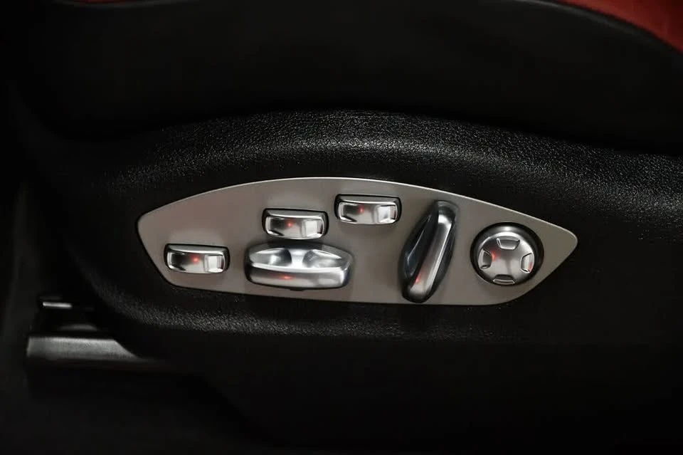 2023 Porsche Macan - Image 14 of 20