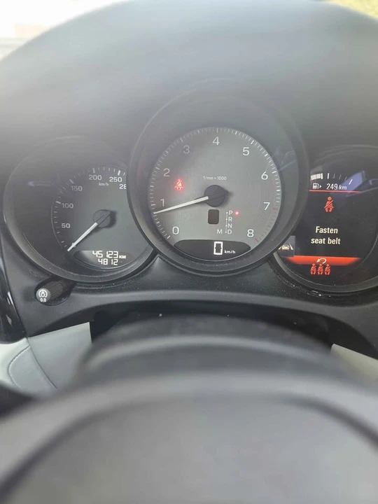 2023 Porsche Macan - Image 14 of 19