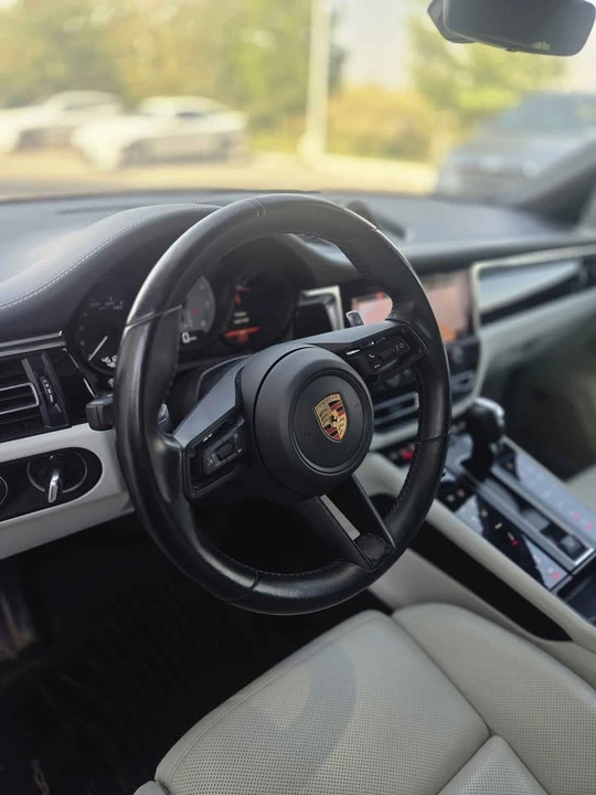 2023 Porsche Macan - Image 11 of 19