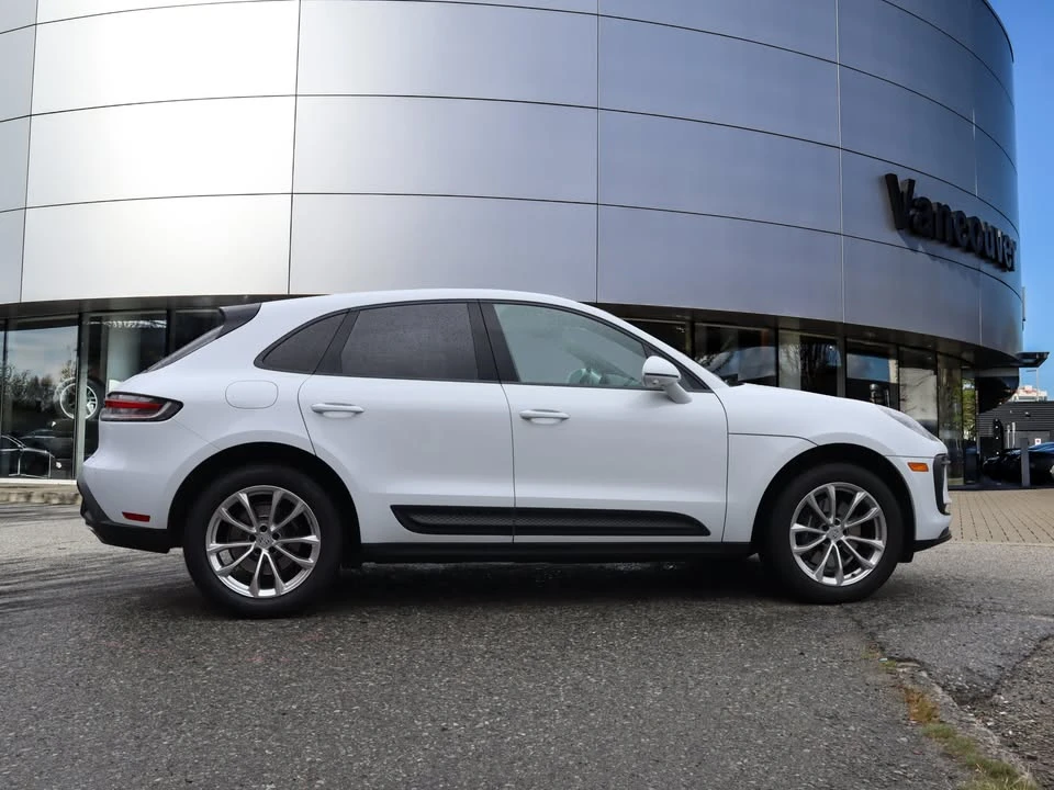 2023 Porsche Macan - Image 19 of 20
