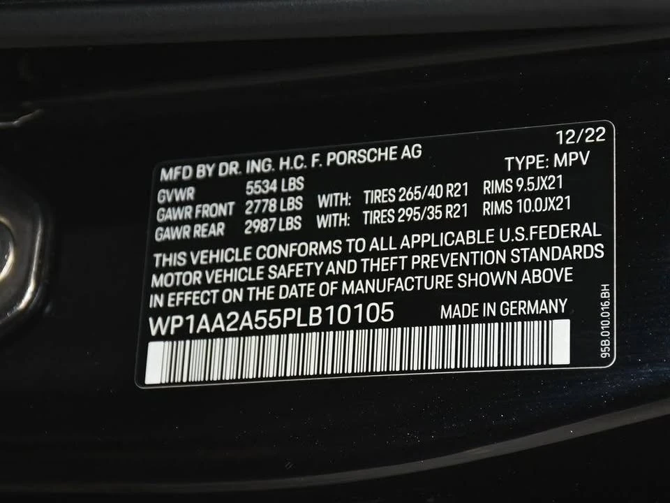 2023 Porsche Macan - Image 15 of 20