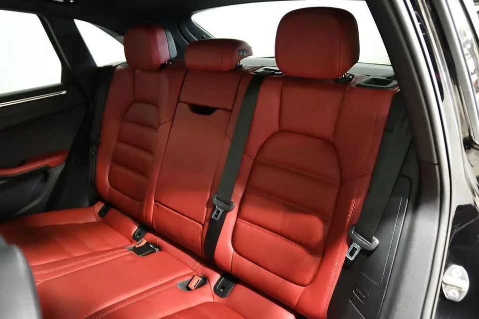 2023 Porsche Macan - Image 16 of 20