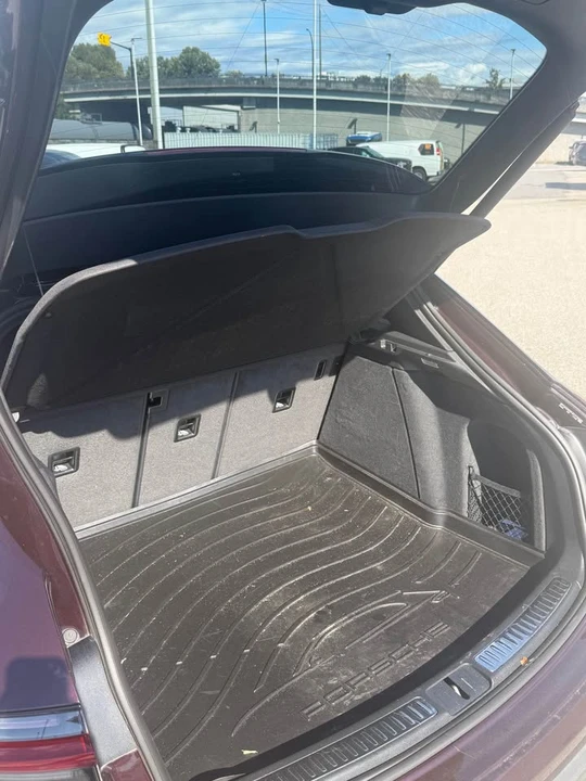 2023 Porsche Macan - Image 6 of 13