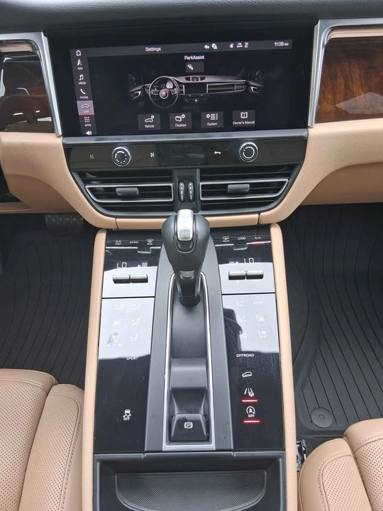 2023 Porsche Macan - Image 9 of 12