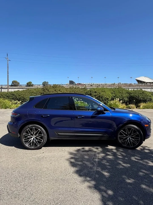 2023 Porsche Macan - Image 5 of 11