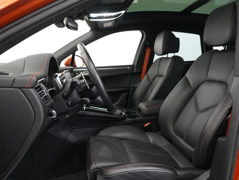 2023 Porsche Macan - Image 15 of 20