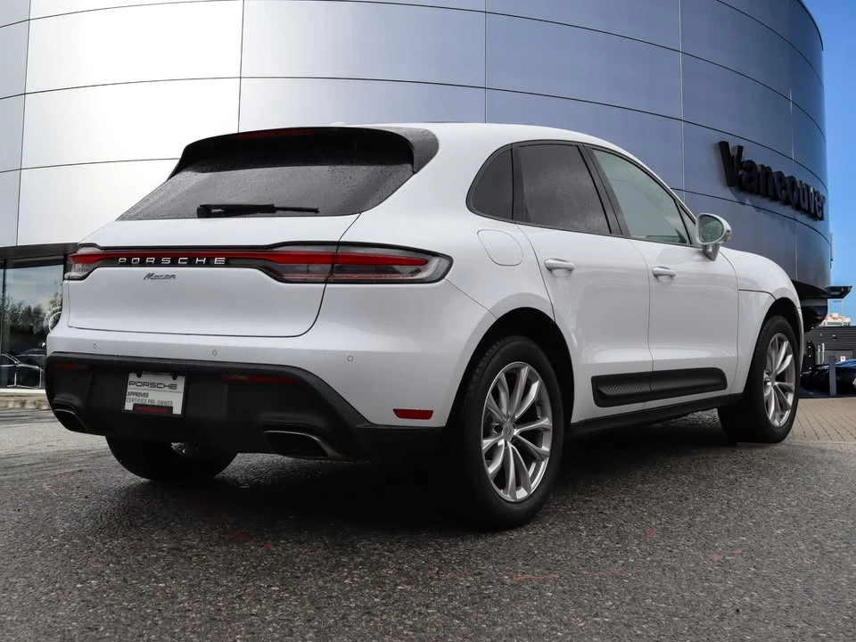 2023 Porsche Macan - Image 18 of 20