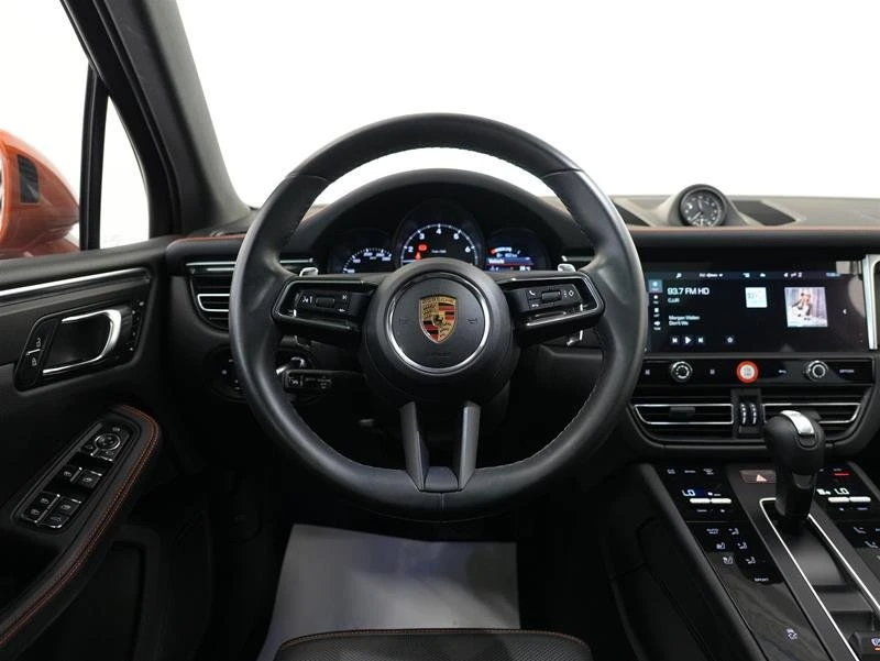 2023 Porsche Macan - Image 16 of 20