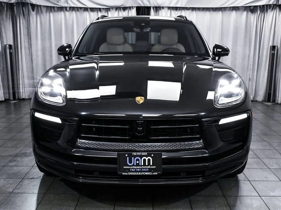 2023 Porsche Macan - Image 2 of 20