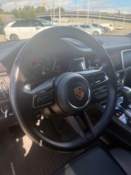 2023 Porsche Macan - Image 10 of 13