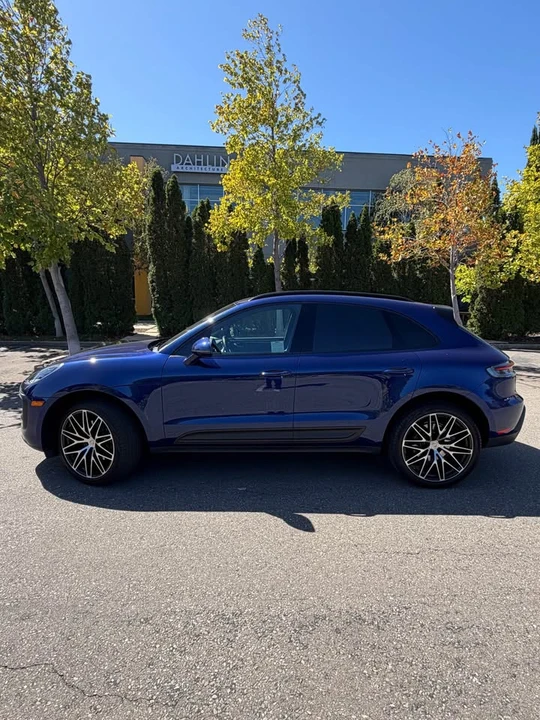 2023 Porsche Macan - Image 9 of 11