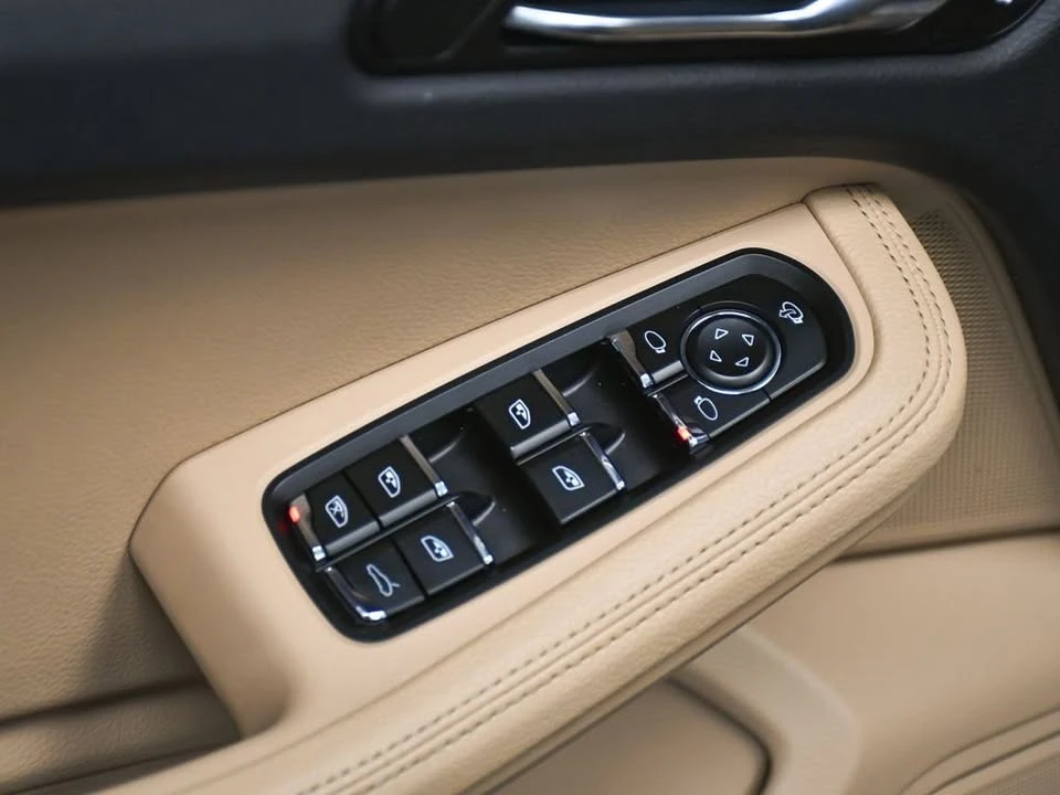 2023 Porsche Macan - Image 10 of 20