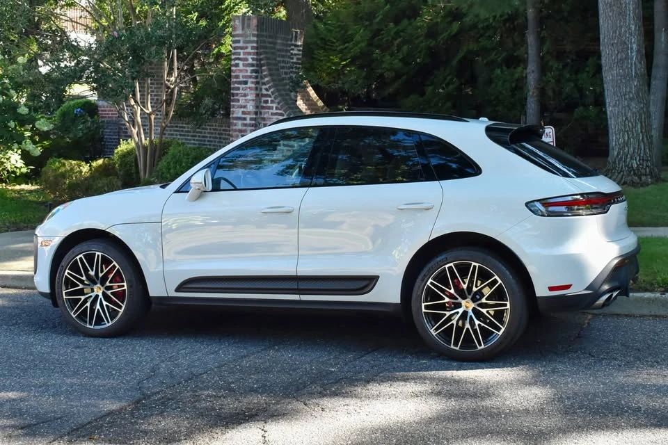 2023 Porsche Macan - Image 4 of 20