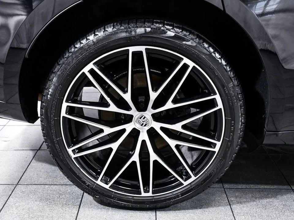 2023 Porsche Macan - Image 8 of 20