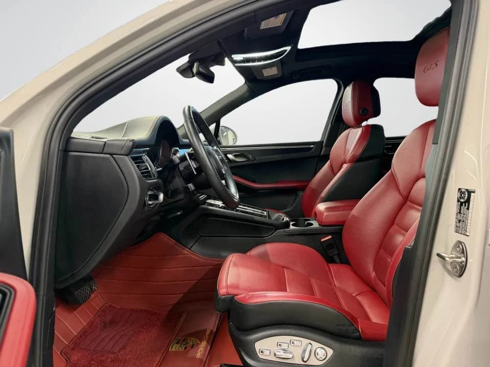 2023 Porsche Macan - Image 13 of 18