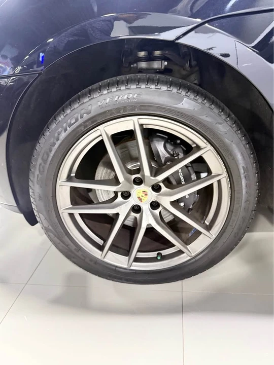 2023 Porsche Macan - Image 5 of 5